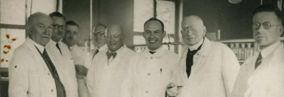 Historische Aufnahme von Apotheker Karl Laureck und Kollegen, um 1940